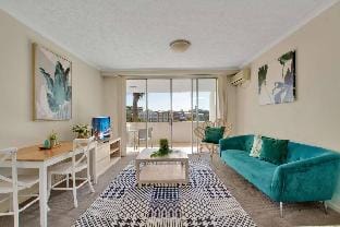 Ultra Relaxing 1BR Poolside Oasis Apartment in Brisbane
