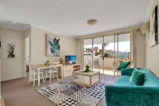 Ultra Relaxing 1BR Poolside Oasis Apartment in Brisbane
