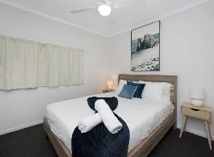 Stunning 2BR Beachfront Retreat Vacation rental in Townsville