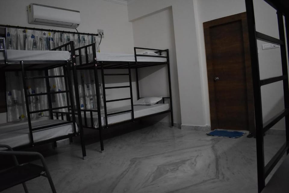 BONJOUR TRAVELLERS HOSTEL Vacation rental in Secunderabad