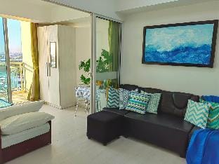 Comfy&Furnished 2br Azure Resort Apartment in Paranaque