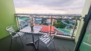 1 bedroom w/ balcony in Azure Apartment in Paranaque