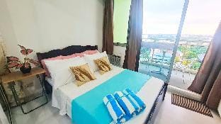 1 bedroom w/ balcony in Azure Apartment in Paranaque