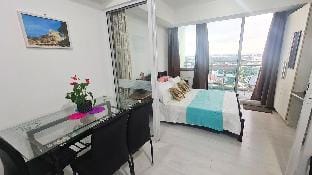 1 bedroom w/ balcony in Azure Apartment in Paranaque