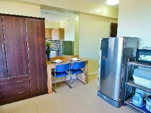 Balcony Bliss: Studio w/Lake Scenery in Tagaytay Apartment in Tagaytay