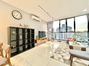 Comfy 2B2B in KL near Mid Valley | TV Box | Wi-Fi Vacation rental in Petaling Jaya