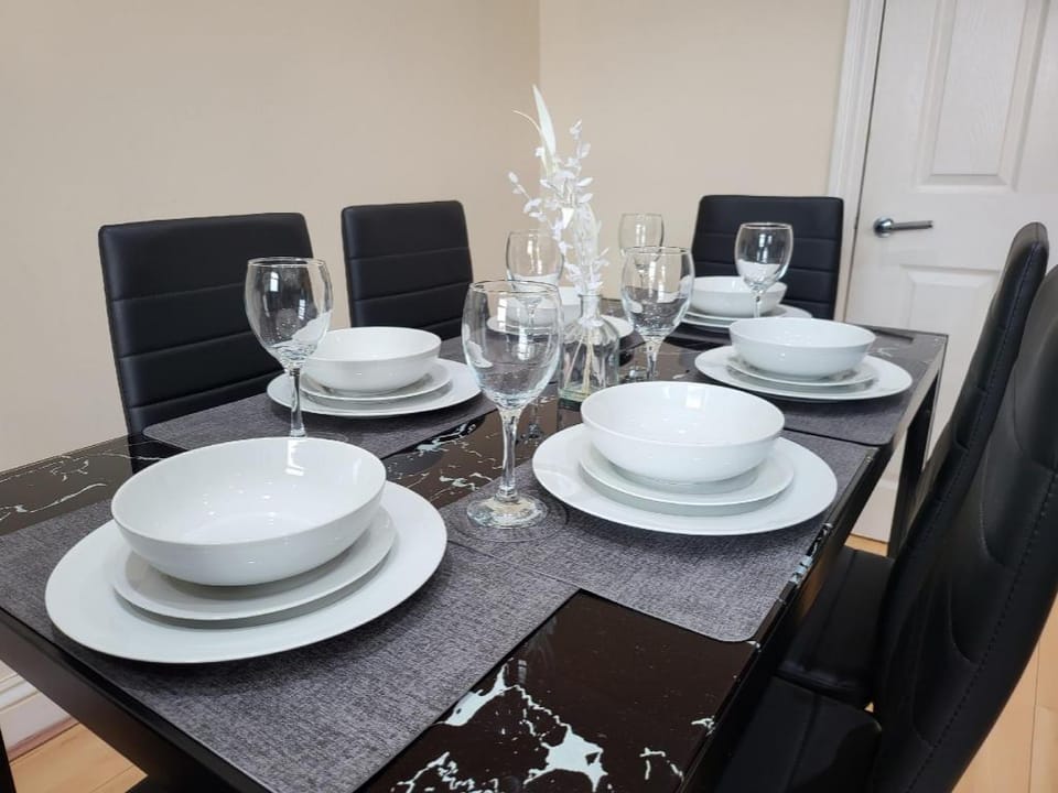 Tooting Bec Central Apartment by London Tube Apartment in London