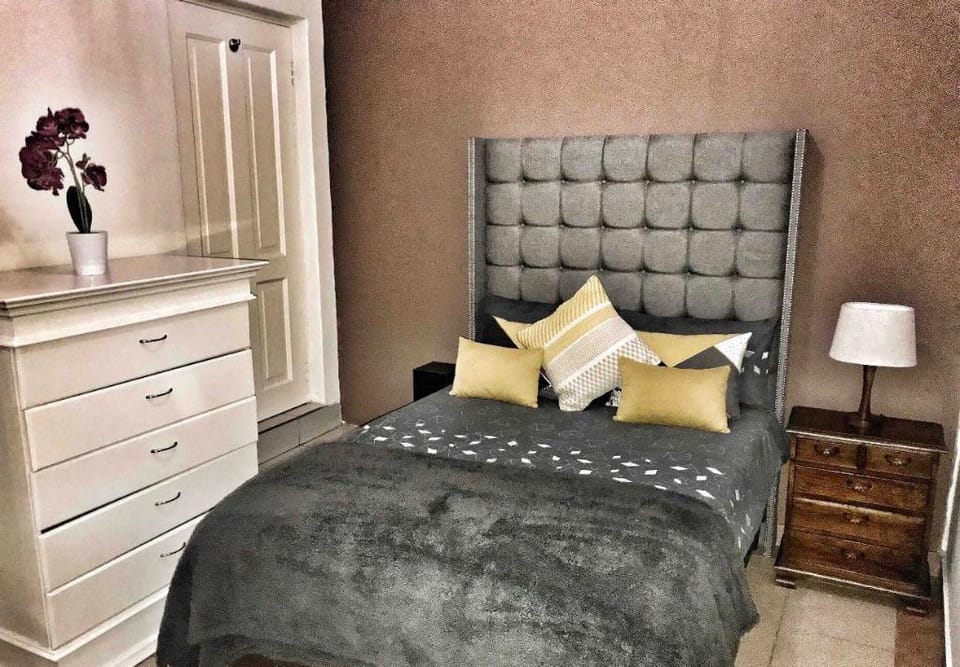 Modern & Spacious 4 Bed, Home in Heart of Sandton! Vacation rental in Sandton