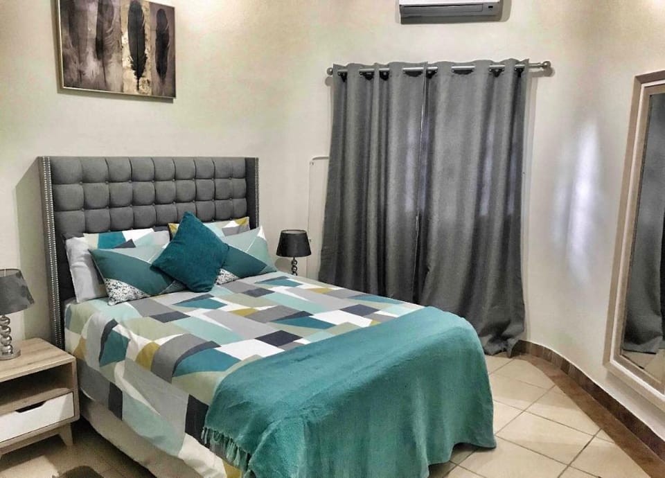 Modern & Spacious 4 Bed, Home in Heart of Sandton! Vacation rental in Sandton