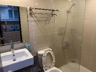 Executive Suite in Uptown BGC - with Uptown Mall Access Apartment in Taguig