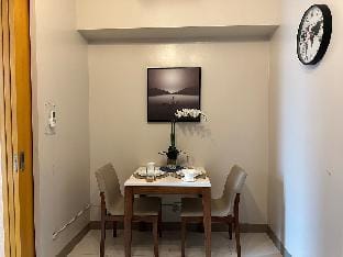 Executive Suite in Uptown BGC - with Uptown Mall Access Apartment in Taguig