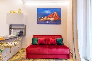 Golden Shell at Hystorical Center Apartment in Naples