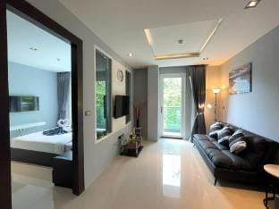 ET 708 Top floor apartment at Emerald Terrace Apartment in Patong