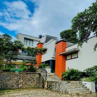 Iris highes full compound Villa in Kerala