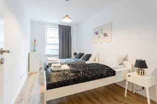 Golden Apartments Warsaw - Rondo ONZ-Pereca65 Vacation rental in Warsaw