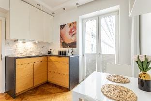 Golden Apartments Warsaw - Top Location-Zurawia Apartment in Warsaw