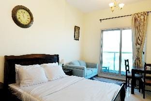 Brown Stone - Golf course View Elite Apartment in Dubai