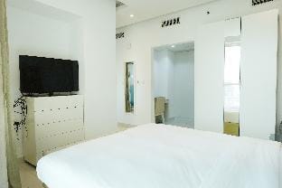 Brown Stone - Canal & Skyline View Voleo Apartment in Dubai
