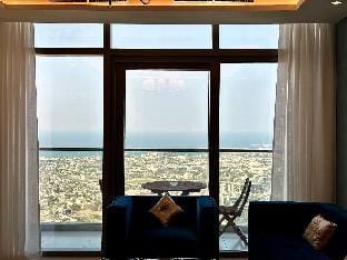 Lux BnB Paramount Midtown I Ocean View Apartment in Dubai