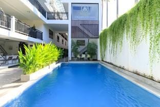Mezzanine room legian with private kitchen Apartment in Kuta