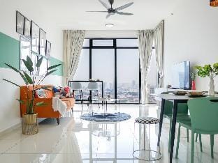 Vibez Space@Beacon Suite#Seaview#6pax#RoofTopPool Apartment in George Town