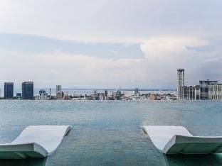 Glamorous Suite@Beacon#Seaview#RoofTopPool Apartment in George Town