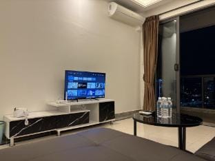 City Night View Highfloor 2br R&F Princess Cove Apartment in Johor Bahru