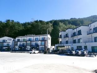 Tongyeong Chorokbit Bada Pension Bed and Breakfast in South Korea