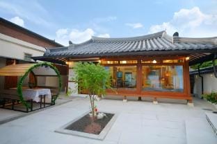 Geuligobom Dokchae Pension Bed and Breakfast in South Korea