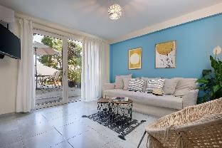 Vouliagmeni Stylish Homes by BluPine Apartment in Vouliagmeni