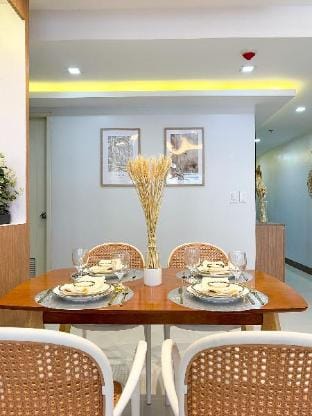 Elegant Escape for Big Group linked to Venice Mall Vacation rental in Makati