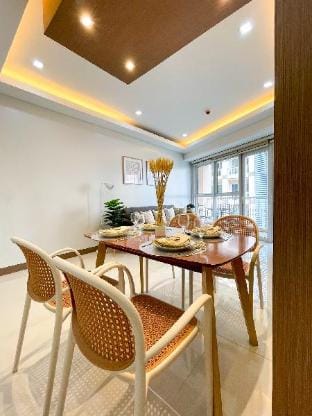 Elegant Escape for Big Group linked to Venice Mall Vacation rental in Makati