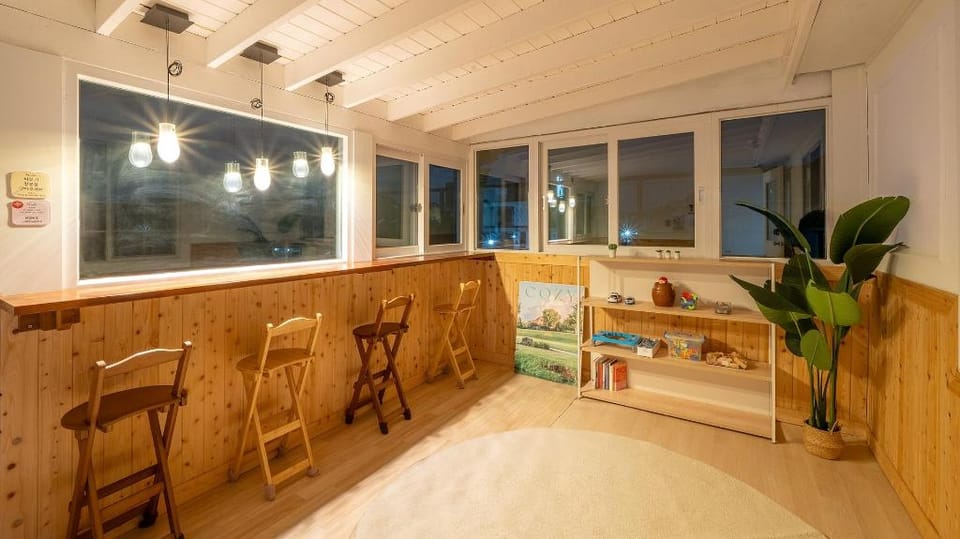 Daebudo Neru Dokchae Onsu Poolvill Bed and Breakfast in Gyeonggi-do