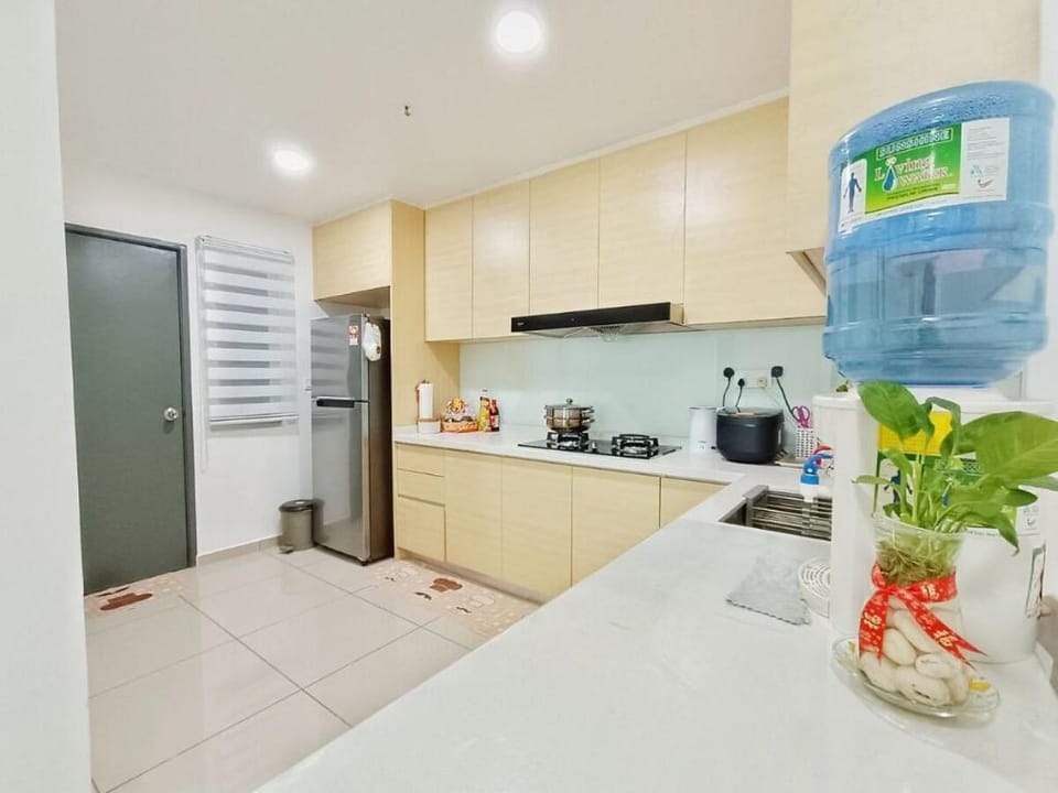 3BR Nice Pool View @Metropol Vacation rental in Penang