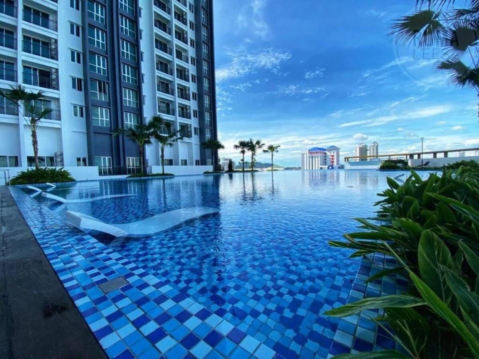 3BR Nice Pool View @Metropol Vacation rental in Penang