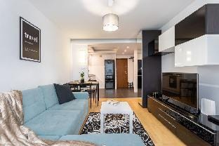 Golden Apartments Warsaw - Rondo ONZ-Jana Pawla Apartment in Warsaw