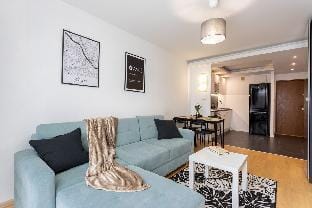 Golden Apartments Warsaw - Rondo ONZ-Jana Pawla Apartment in Warsaw