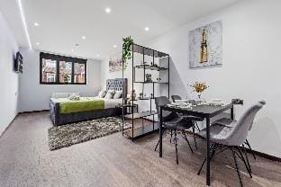Serviced Studio Flat Golders Green near Hampstead Apartment in London Borough of Camden