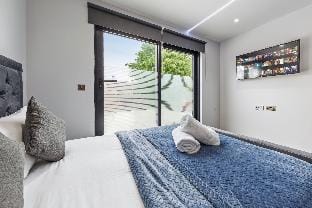 Serviced Modern Luxury Flat near Central London Apartment in London Borough of Camden