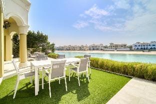 Palm Villa E - 16- PJ Apartment in Dubai