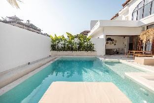 Beach Villas Canggu 300m from Echo Beach Villa in North Kuta
