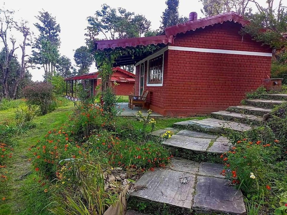 Himalayan Village Sonapani Hotel in Uttarakhand