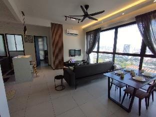 UrbanSuites#COWAY+Dryer+Wi-Fi+TVBox+POOL_3B2B_8pax Apartment in George Town