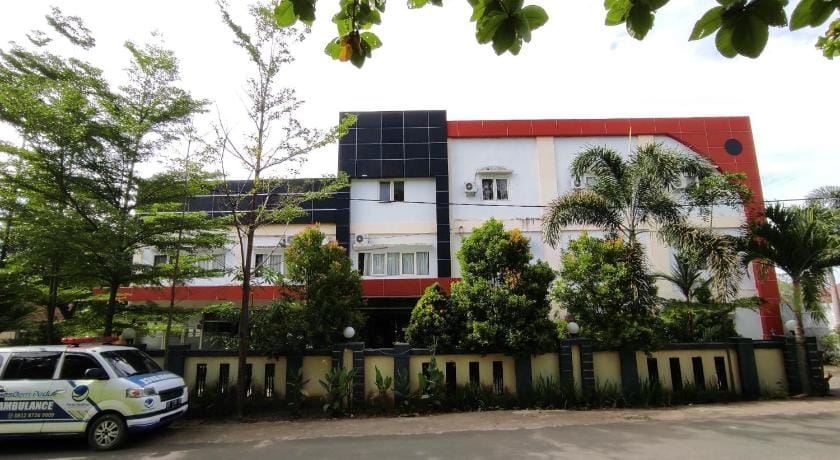 Hotel O Wisma Syariah Lahundape Hotel in Indonesia
