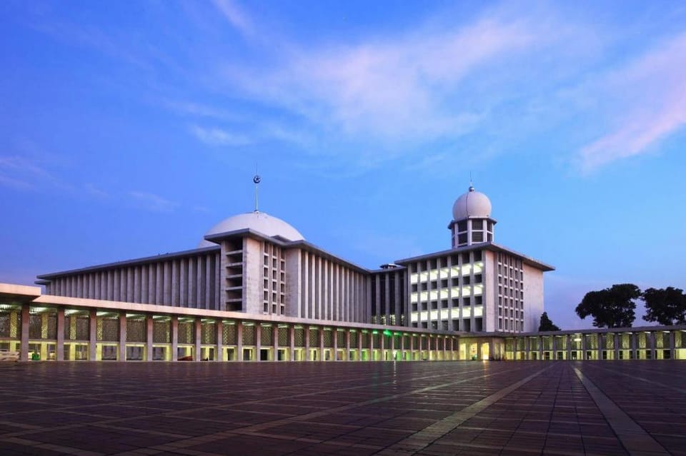 Hotel O Pioneer Pasar Baru Hotel in Jakarta