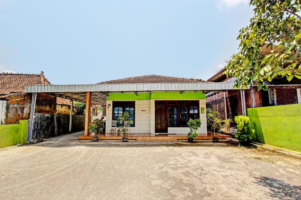 Hotel O Sengon Kostel Syariah Hotel in Indonesia