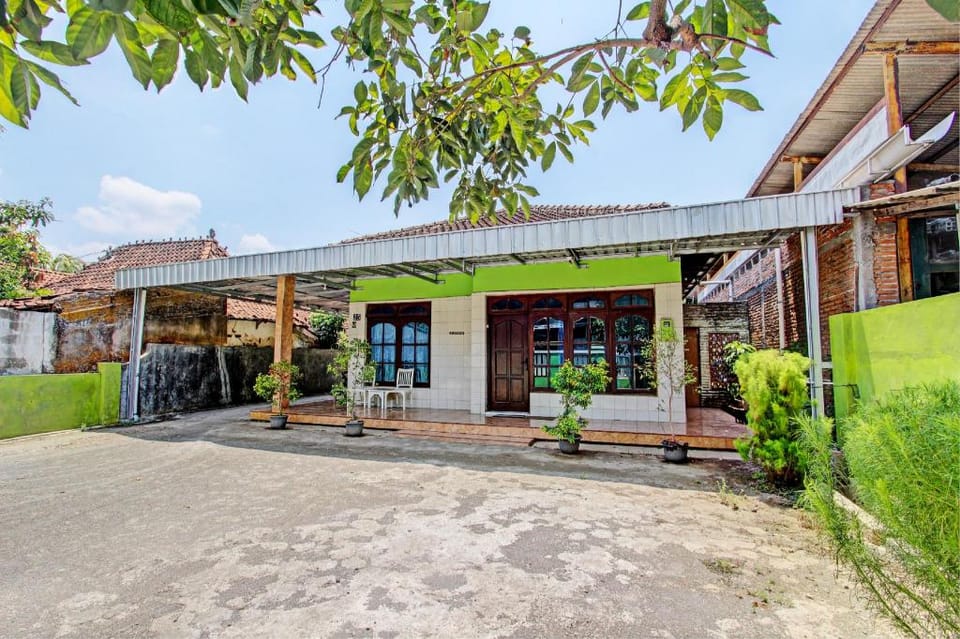 Hotel O Sengon Kostel Syariah Hotel in Indonesia