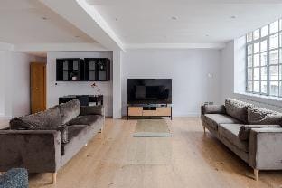 Law & Order - Farringdon - by Frankie Says Apartment in London Borough of Islington