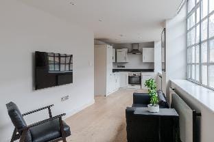 Dolls House - Farringdon - by Frankie Says Apartment in London Borough of Islington