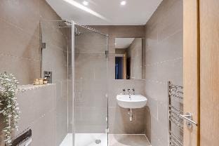 Sweet Dreams - Farringdon - by Frankie Says Apartment in London Borough of Islington